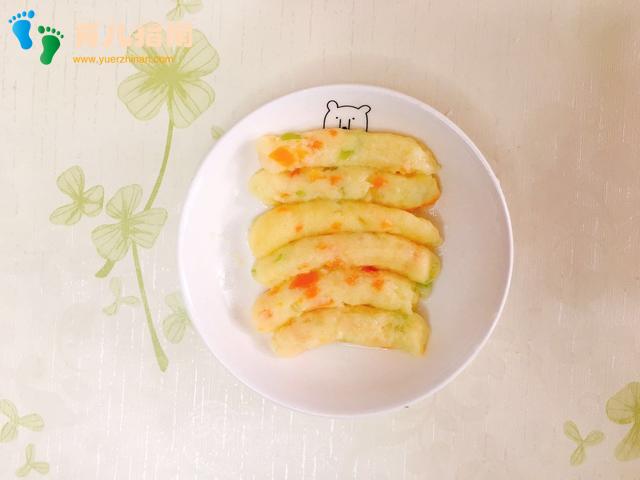 你不允许宝宝用手抓着吃饭,就有可能要追着宝宝喂饭!