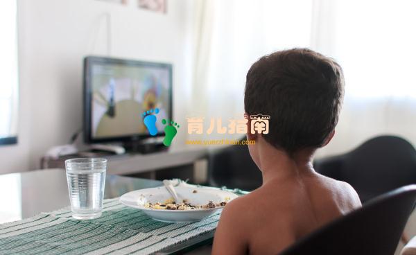孩子看电视和不看电视的四大差距,上小学后差距将会特别明显