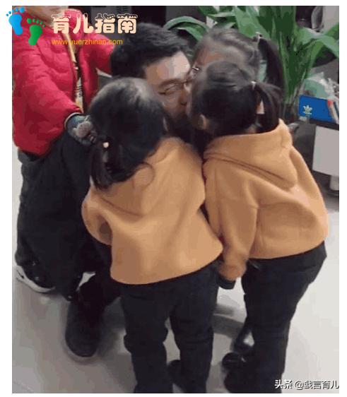 爸爸上班三胞胎女儿送别，可看到儿子的表情后，网友：儿子好可怜