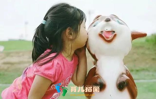 被骂仍要妈妈抱”：在孩子无条件爱你的年纪，请善待他！