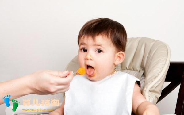 吃饭的时候,孩子若是有这种表现,家长要当心可能是病