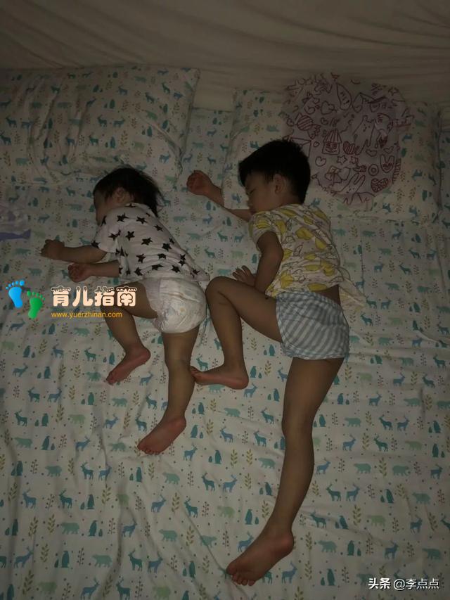 娃们的睡姿,我已经笑到不能自己