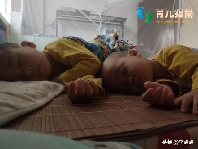 娃们的睡姿,我已经笑到不能自己