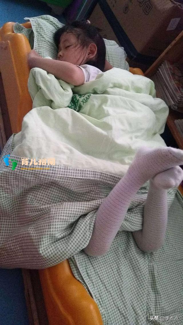 娃们的睡姿,我已经笑到不能自己