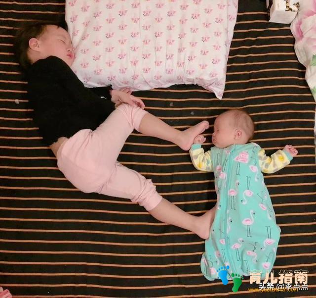 娃们的睡姿,我已经笑到不能自己