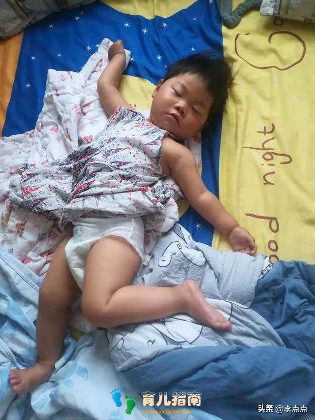 娃们的睡姿,我已经笑到不能自己