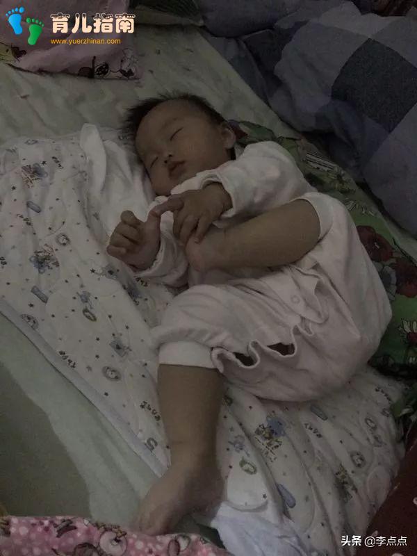 娃们的睡姿,我已经笑到不能自己