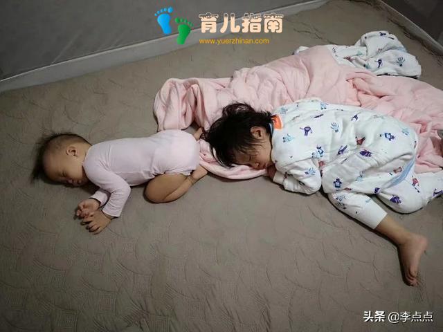 娃们的睡姿,我已经笑到不能自己