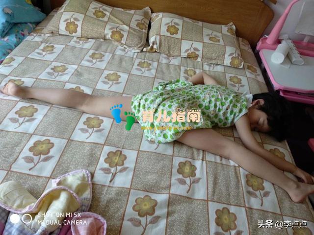 娃们的睡姿,我已经笑到不能自己