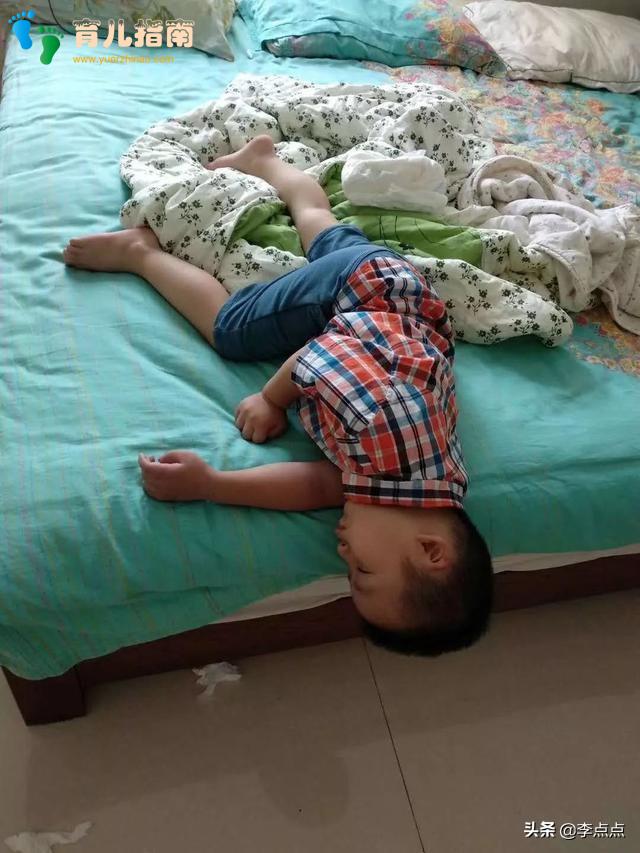 娃们的睡姿,我已经笑到不能自己