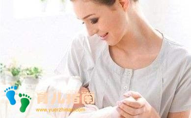 宝宝吃会儿母乳就睡着了，让宝宝继续睡，还是把宝宝叫醒喂母乳？