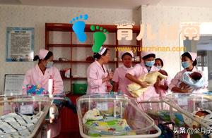 大人给宝宝把屎把尿，到底合适吗？