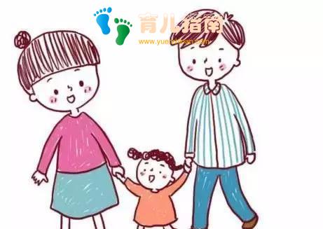 一家三口外出，不同走路方式，反应不同的家庭幸福程度，别不信…