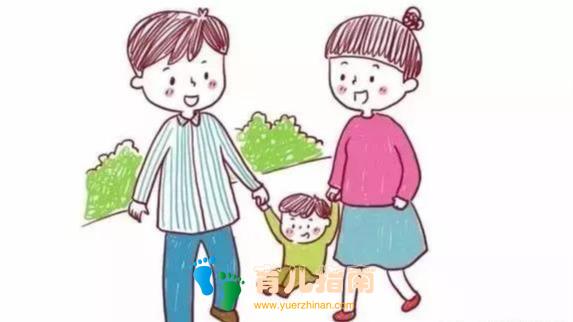 一家三口外出，不同走路方式，反应不同的家庭幸福程度，别不信…