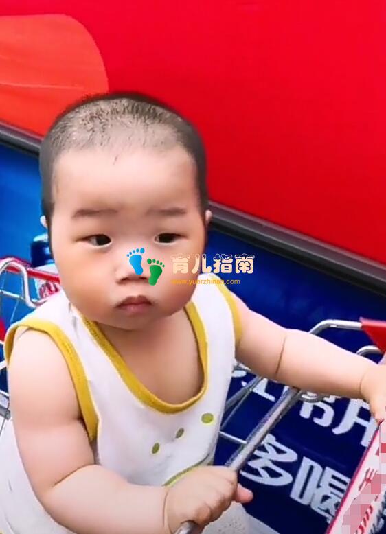 带孩子去超市，妈妈故意空手而归，宝宝的反应都长在笑点”上