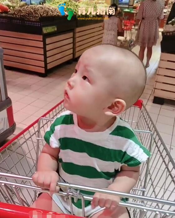 带孩子去超市，妈妈故意空手而归，宝宝的反应都长在笑点”上