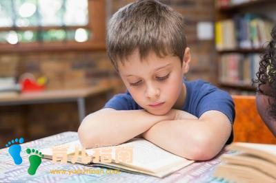 了解习惯回路的三步骤：触机、惯常行为、奖赏，培养孩子阅读习惯