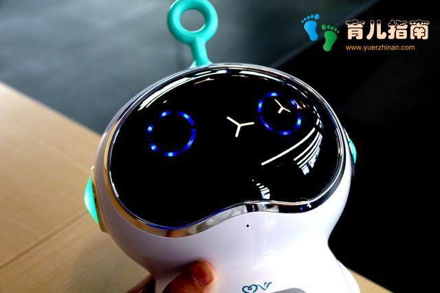 贴心玩伴学习助手！莫维4G儿童机器人陪伴孩子的学习与成长