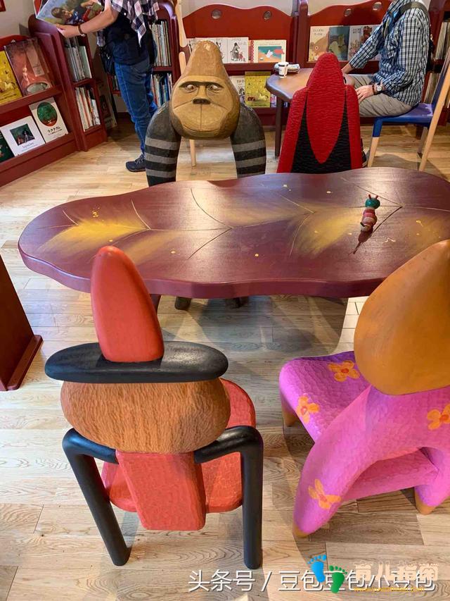 日本丛林深处的绘本村