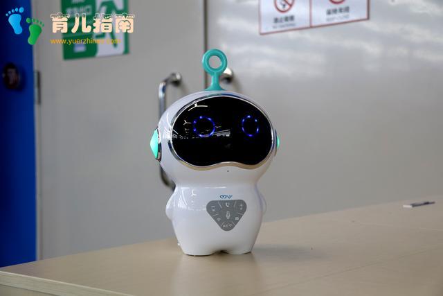 贴心玩伴学习助手！莫维4G儿童机器人陪伴孩子的学习与成长