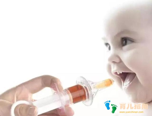 为了能让孩子吃药，妈妈用尽妙招，网友：你这是挟天子以令诸侯？