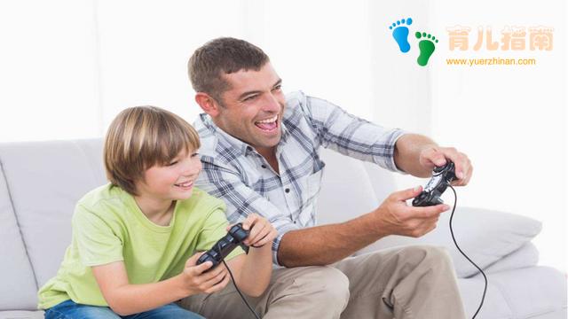 和孩子玩游戏时,应当放水”还是吊打”他?家长选择至关重要
