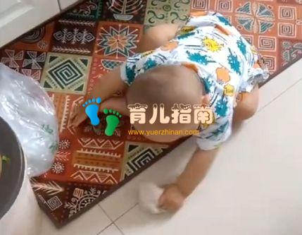 最小童工宝宝”跟着妈妈做家务走红,为了这个家也是操碎了心