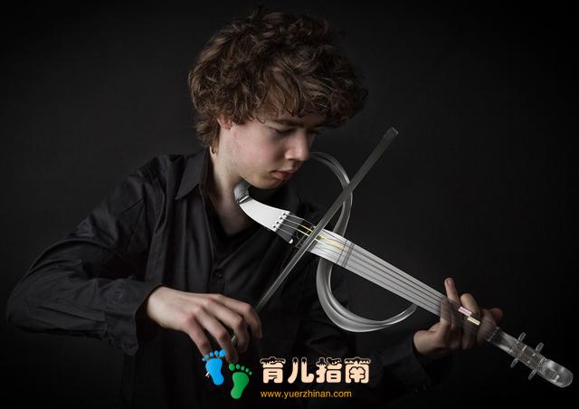 课余时间家长都会让孩子学习一款乐器,那么学乐器到底有什么好处