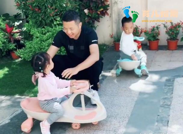 偏心奶爸”带娃火了, 这就是传说中的没事疼女儿, 保儿子