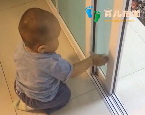 最小童工宝宝”跟着妈妈做家务走红,为了这个家也是操碎了心