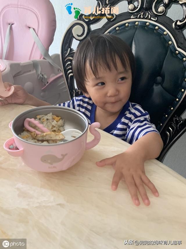 为什么别人家孩子能自己吃饭,你家却要追着喂?做好这几点不用愁