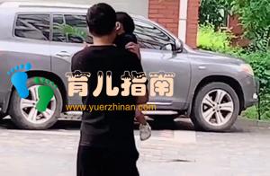 “女儿奴奶爸”带娃出门散步，儿子：我是你们生女儿免费赠送的？