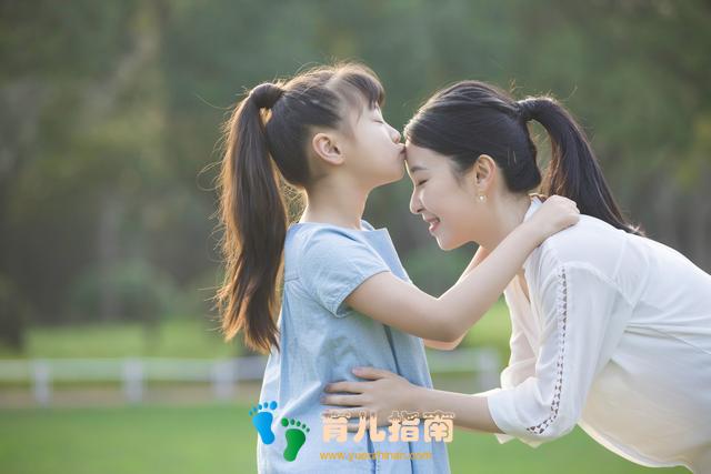 母亲和孩子在外用餐,老板看了低下头,这样的孩子没前途