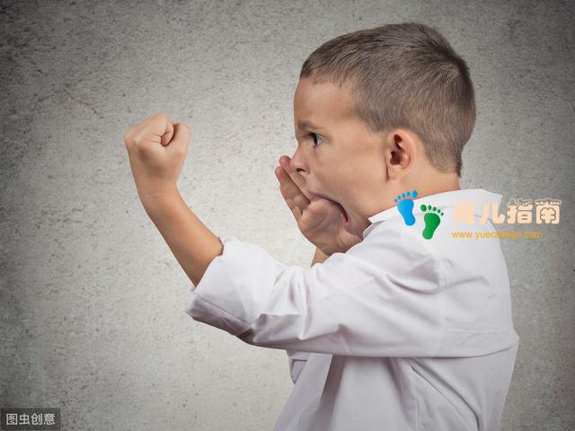 老师告状孩子在幼儿园打人?家长会这3招,缓解孩子暴力行为