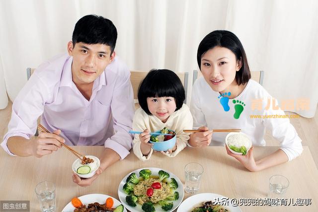 为什么别人家孩子能自己吃饭,你家却要追着喂?做好这几点不用愁