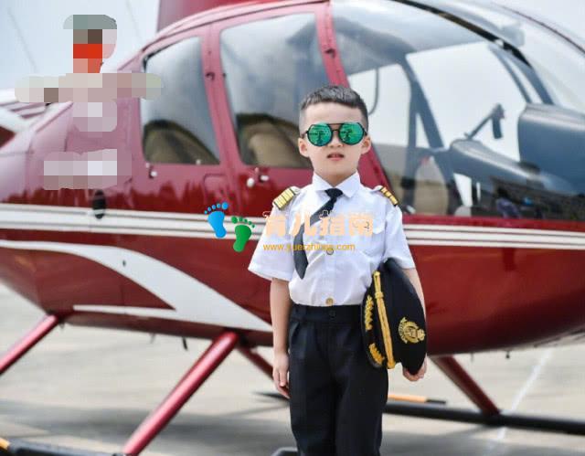 冉莹颖晒儿子军训生活照,兄弟俩变化大穿军装站军姿一个比一个帅