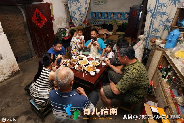 为什么别人家孩子能自己吃饭,你家却要追着喂?做好这几点不用愁