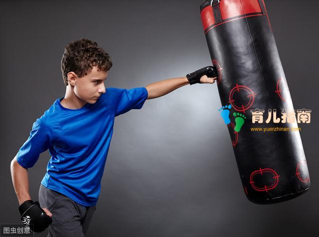 老师告状孩子在幼儿园打人?家长会这3招,缓解孩子暴力行为