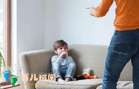 原生家庭伤害:父亲对我的严苛,我现在很自卑,多少家庭还在犯错