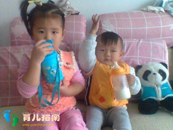 2岁宝宝走不动路,皆因奶奶的小癖好”,妈妈含泪带娃看医生