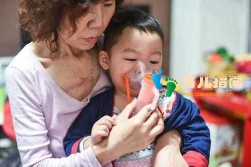 2岁宝宝走不动路,皆因奶奶的小癖好”,妈妈含泪带娃看医生