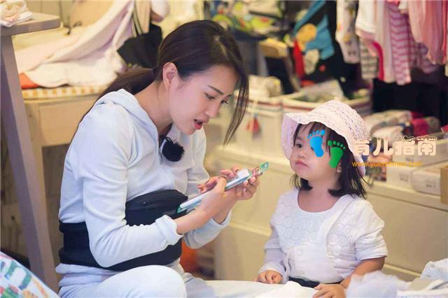 张歆艺产后欲复出遭婆婆反对，妈妈就该在家带娃？不！父亲很重要