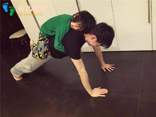 张歆艺产后欲复出遭婆婆反对，妈妈就该在家带娃？不！父亲很重要