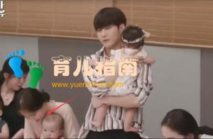 陈华带7个月女儿上早教课，有谁注意他遇到的事情？简直太尬了