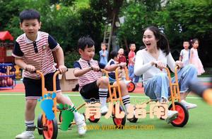 上幼儿园后还穿这4种衣服,不仅会让老师觉得反感,孩子也很受罪