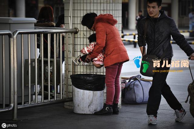 把尿并不能让孩子养成排便习惯，这才是自主排便的正确打开方式