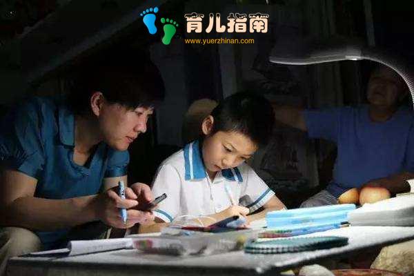 要开学了 娃狂补作业 家长急出一嘴泡 你中招了吗？