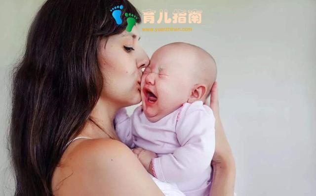 8个多月宝宝去打针，一不小心走神了，小家伙竟忘记哭了