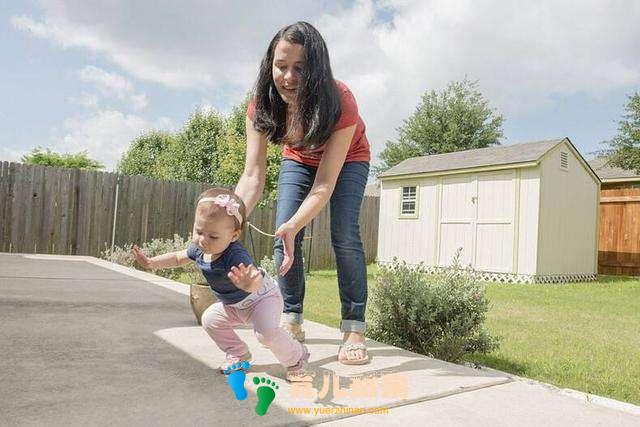 娃从床上掉下来,大哭以后便没了声音!送医被确诊为脑出血”