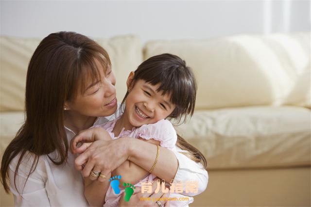 你爱爸爸还是妈妈？”宝宝的回答，让父母感到羞愧